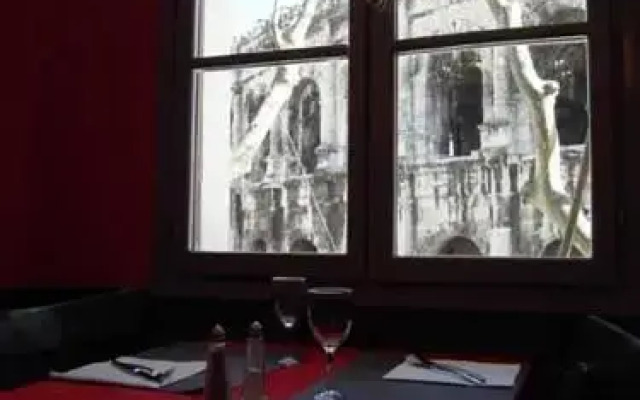 Hôtel Brasserie des Arènes