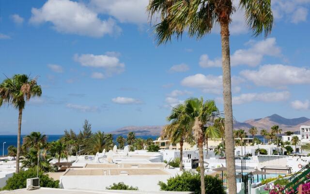 Apartment With 2 Bedrooms in Puerto del Carmen, With Wonderful sea Vie