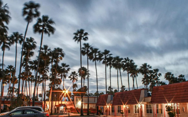 Victoria Palms Inn & Suites
