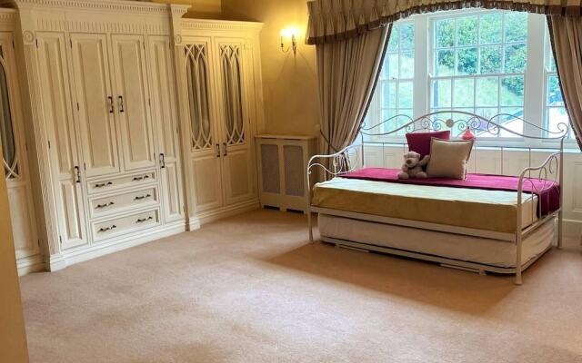 Exceptional Unique 5 Bedroom Manor House