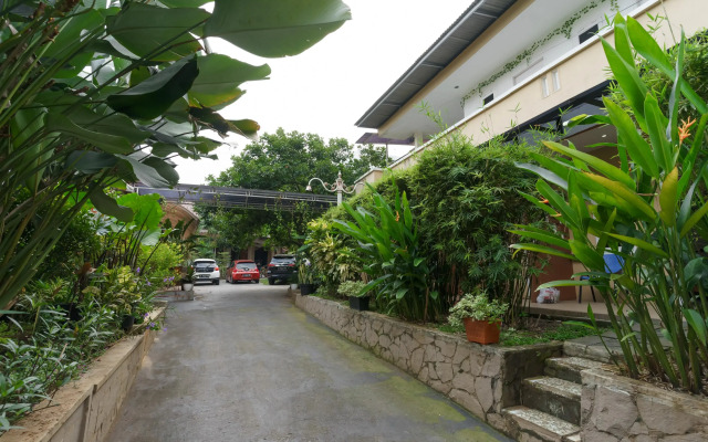 RedDoorz near RS Mitra Keluarga Depok