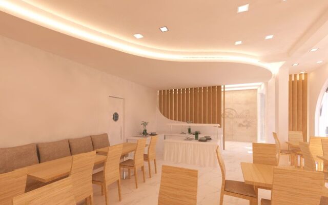 Deluxe Hotel Santorini