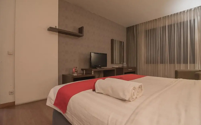 RedDoorz Premium near Paris Van Java Mall