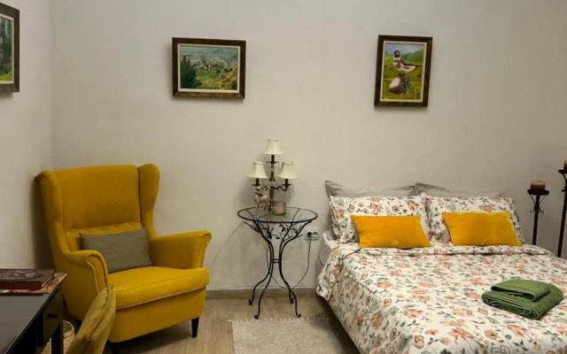 Cozy House with Backyard at Iraklio Attikis