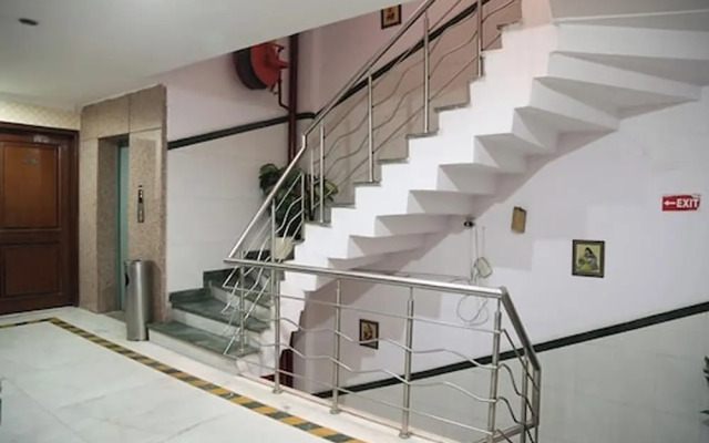 Hotel Shree Sai Dham Near New Delhi Railway Station, Paharganj