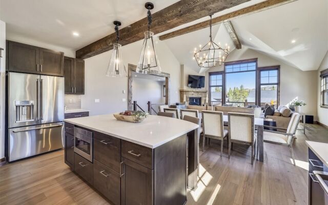 Cocoa Cabin 4 Bedroom Home by RedAwning