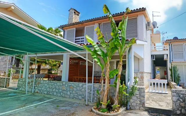 Comfortable Apartment With Terrace