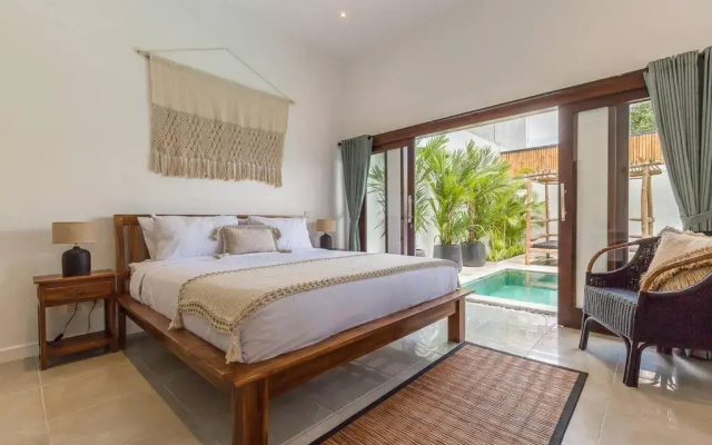 Oberoi new 4 bedr villa 5min walk from eat street&Beach