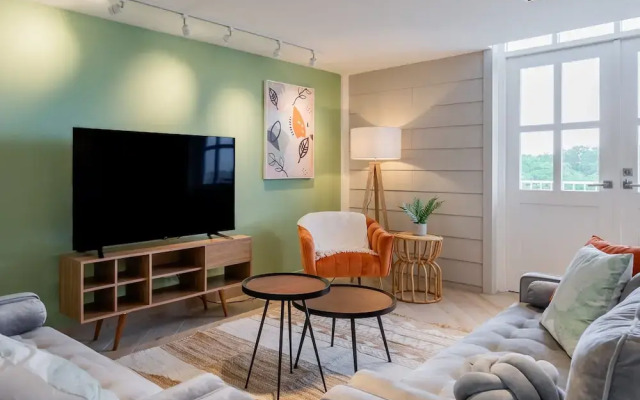 w Elegant 3BR With Modern Terrace in Panama