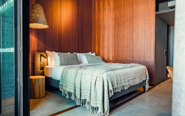 Wood Hotel & Spa