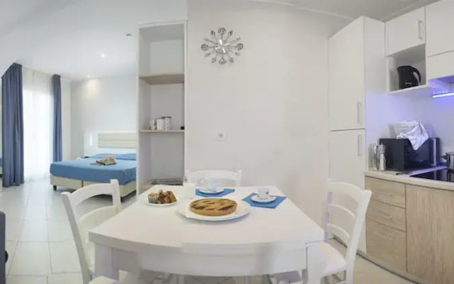 White Suite & Apartments