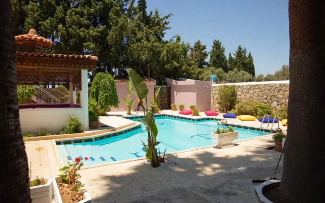 Dort Mevsim Butik Otel