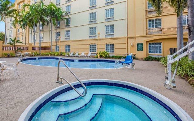 La Quinta Inn & Suites by Wyndham Miami Airport West