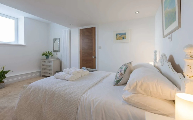 Hepworth Apartment