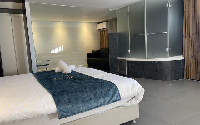 Lago Suites Hotel