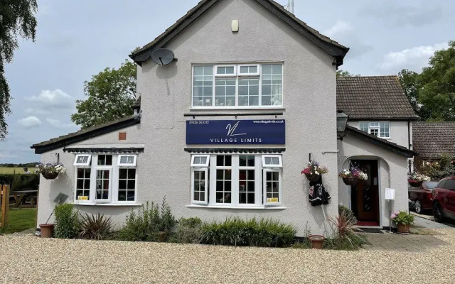 Village Limits Bed & Breakfast Accommodation