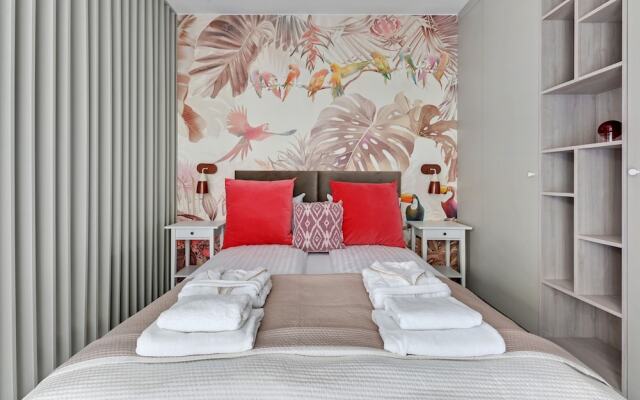 Lion Apartments - Pink i Mustang Studio