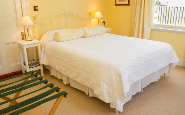 The Old Manse Boutique
