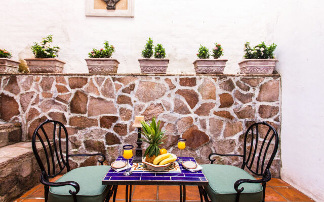 Garlands del Rio Riverside Boutique Hotel