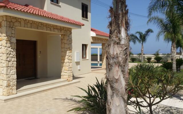 Noufaro Luxury Villa