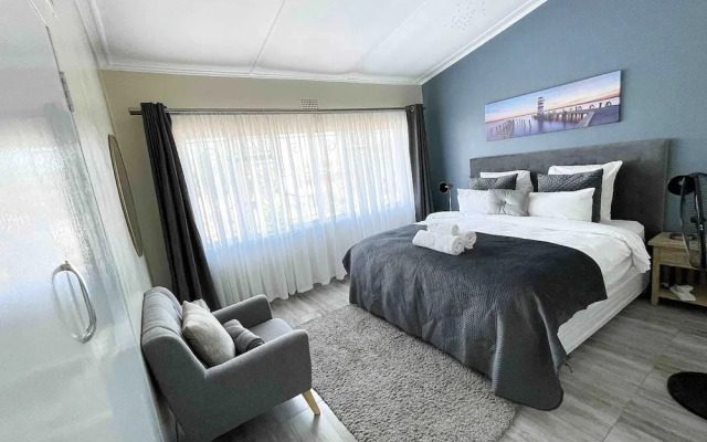 Chic Modern House on Neasden - 2085