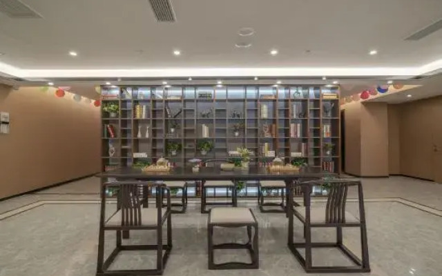 Maytour Hotel(Leather City Yintai City Store)