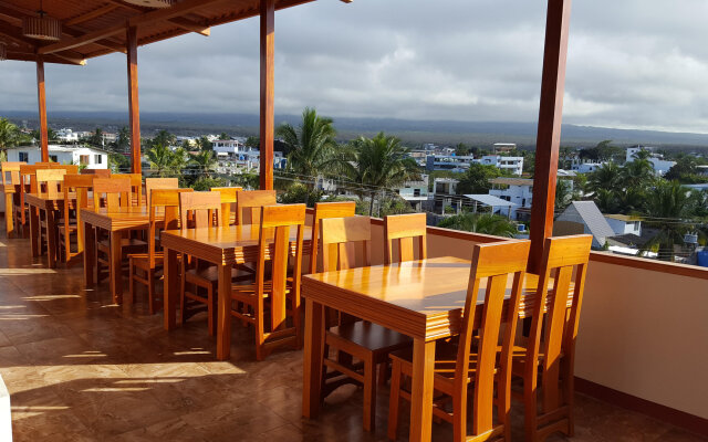 Gloria - Galápagos Inn