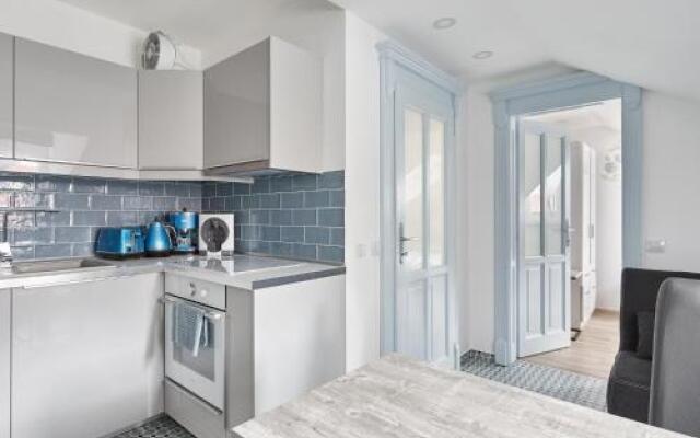 Apart House Plesia