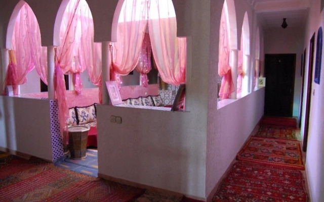 Well Center Riad Auberge Assounfou