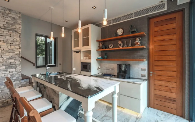 Luxury9BRVillaGolfViewTennisCourt V158