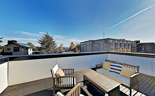 Chic Capitol Hill Townhome W Rooftop Deck And Ac 3 Bedroom Townhouse