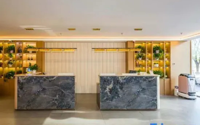 Super 8 Preferred Hotel (Beijing Jiaomen East Metro Station)