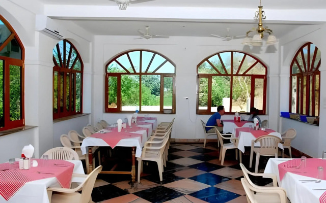 Chandra Hill Resort