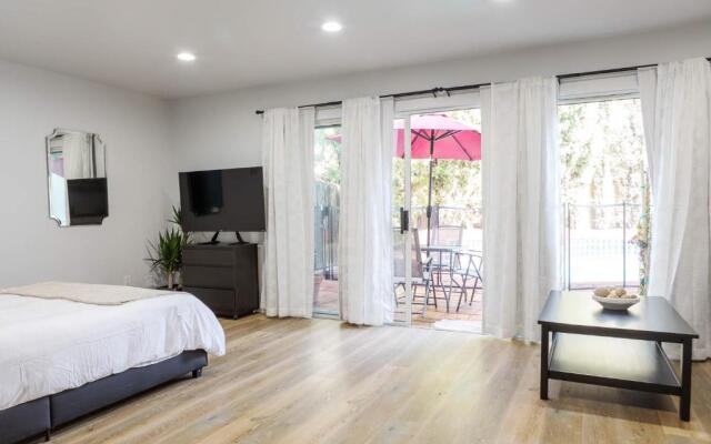 Spacious Guest Studio with Private Entry