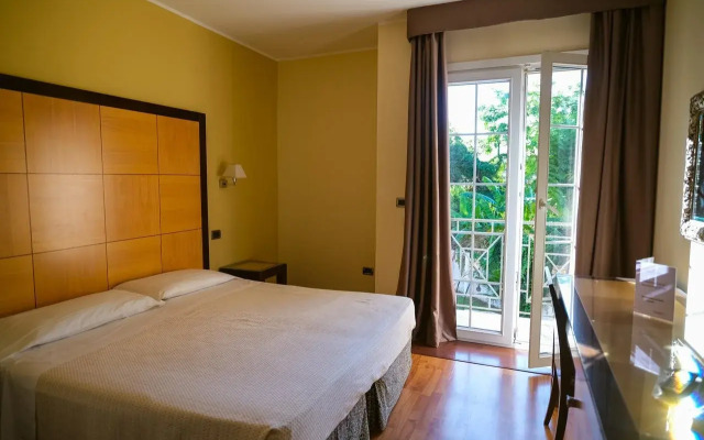 Regent Beach Hotel & Apartments