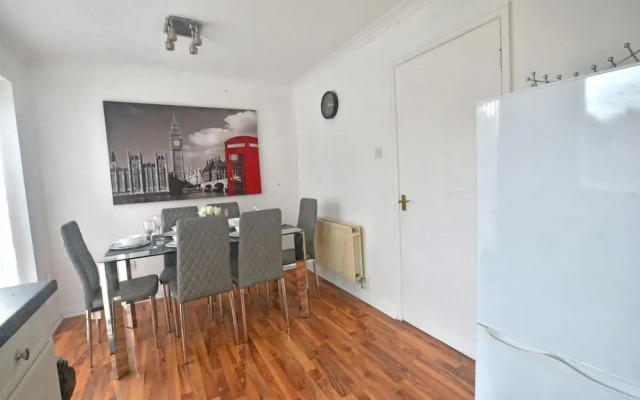 Victoriadock-3bedrooms-1bathroom-wifi-parking