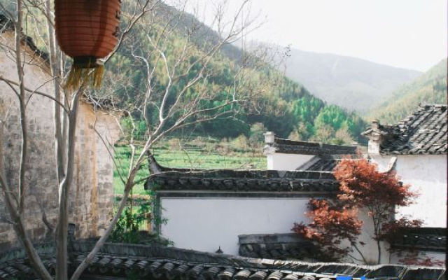 Hong Chun Chan Yu Qi Yuan Min Su – Outside – Huangshan