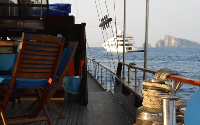 Boat and Breakfast - Mybubu