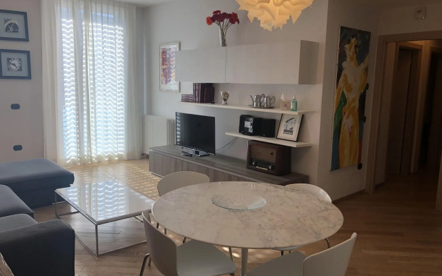 Blue Shades Aparthotel