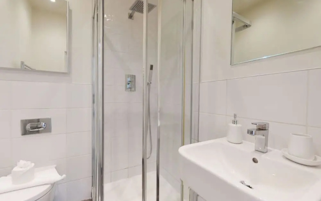 Luxury Stevenage North Central Apartment Business Leisure