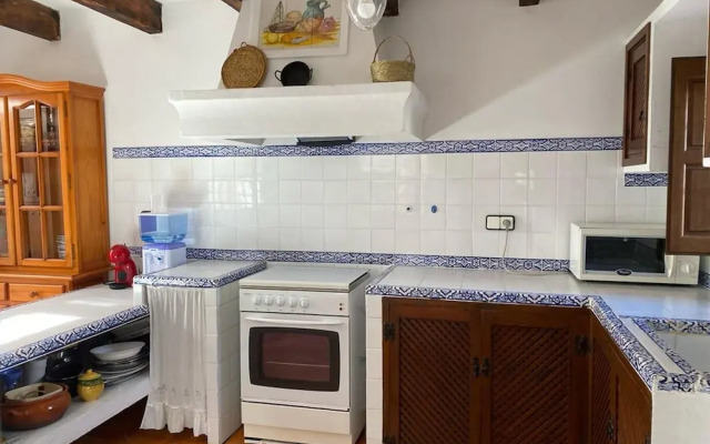 Spacious Holiday Home With Private Garden