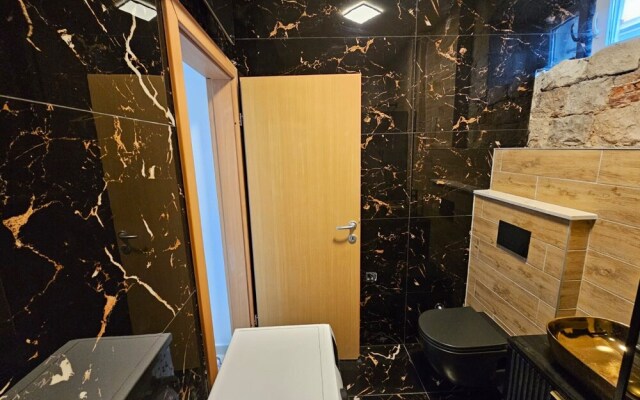 Apartment Antonio, on the Seafront With Garden