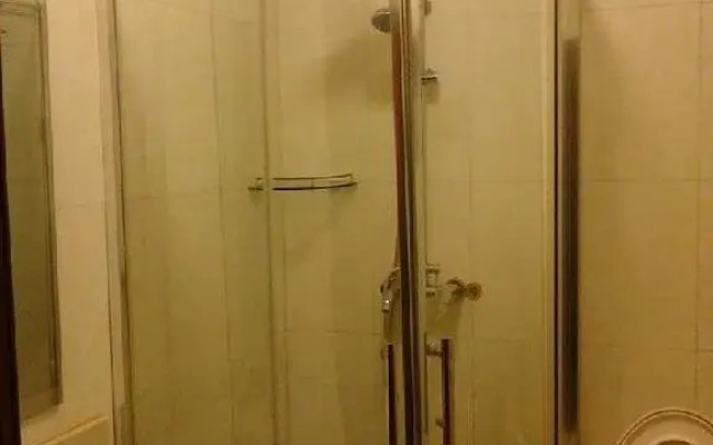 Longyi Business Hotel