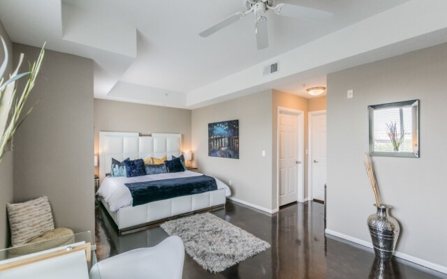 BC-522: Channelside Luxury Apartment