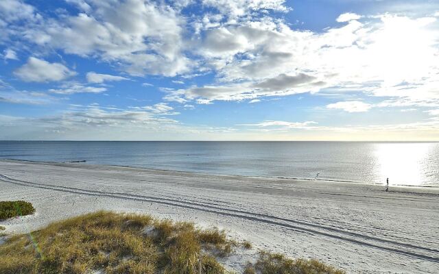 Trillium 2A Desired South Corner/large Balcony/beach Views!