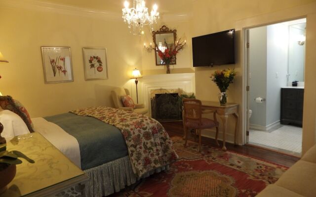 The Kenwood Inn