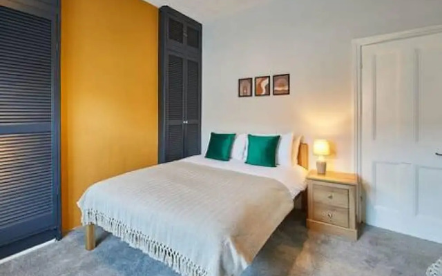 Host Stay Charlotte Street