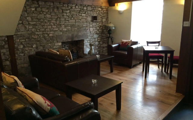 Dragon Inn Crickhowell