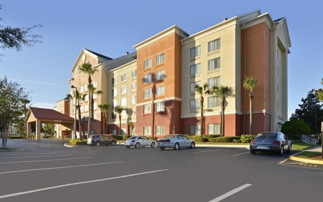 Comfort Inn & Suites Near Universal Orlando Resort - Convention Ctr