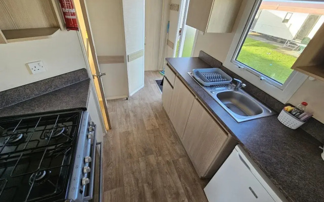 2 Bed Caravan Leanne Centeal Heated